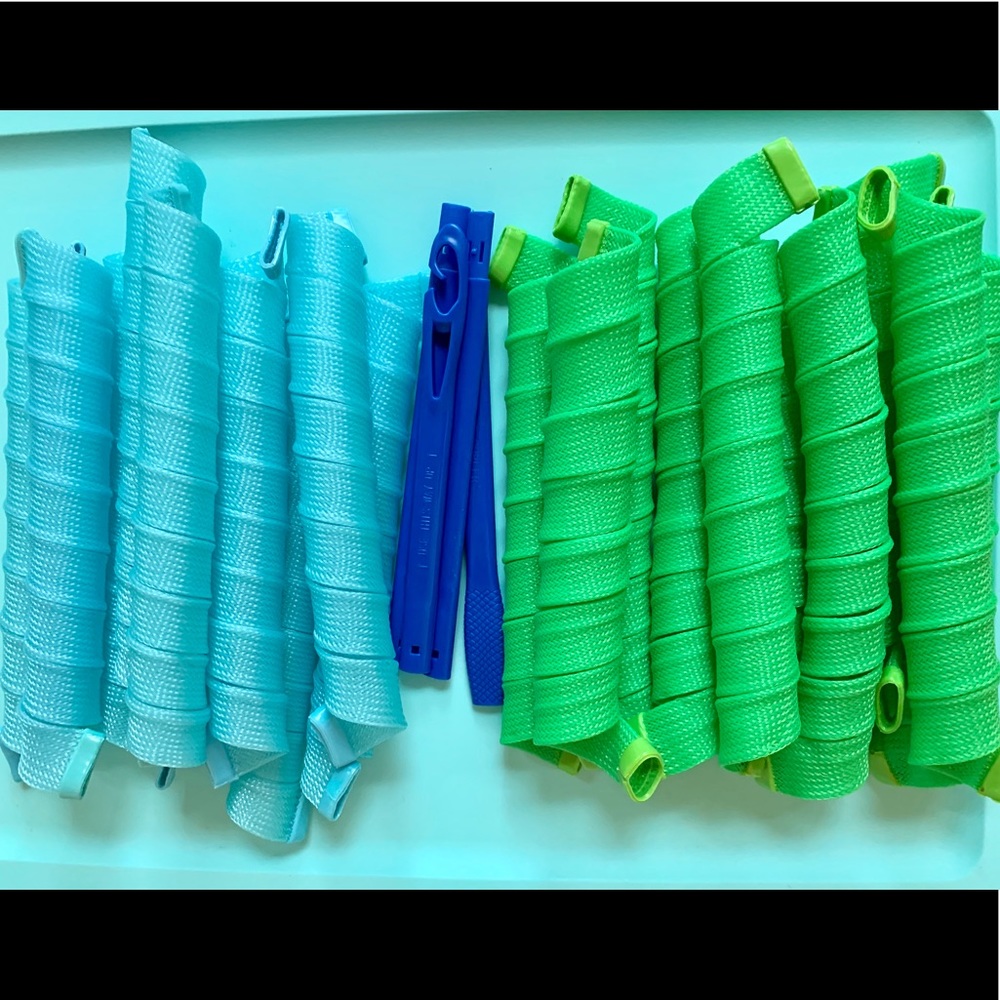 (20) 30in/76cm Magic Curlers with wand.